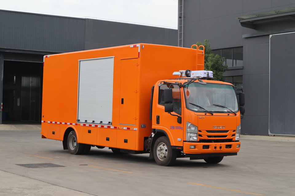 五十鈴電力工程車